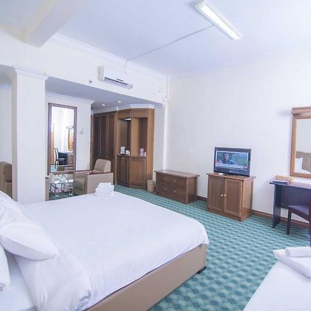 Asia Plaza Hotel Yangon Bagian luar foto