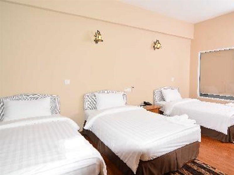 Asia Plaza Hotel Yangon Bagian luar foto