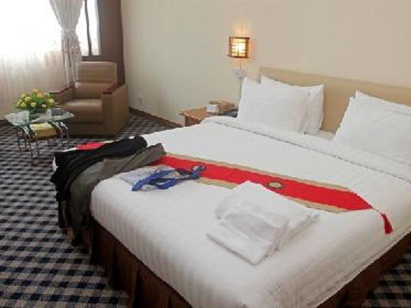 Asia Plaza Hotel Yangon Bagian luar foto