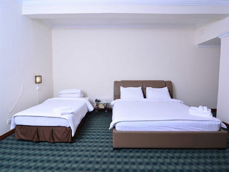 Asia Plaza Hotel Yangon Bagian luar foto