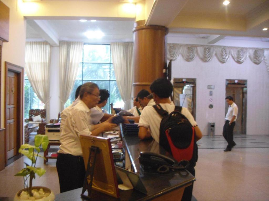 Asia Plaza Hotel Yangon Bagian luar foto