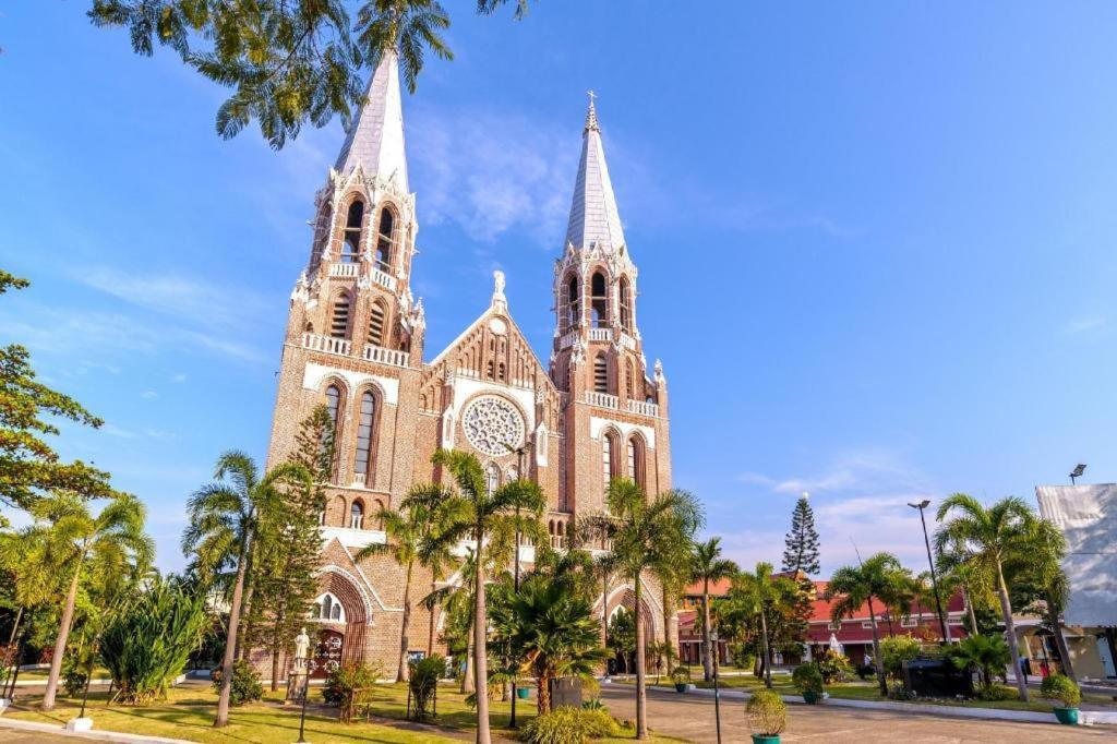 Asia Plaza Hotel Yangon Bagian luar foto