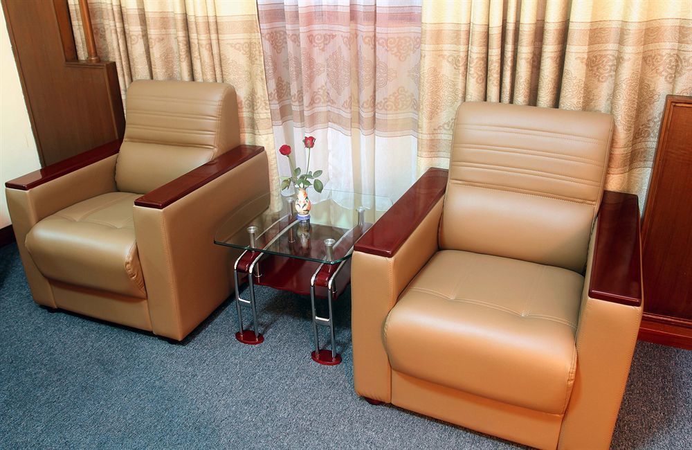 Asia Plaza Hotel Yangon Bagian luar foto