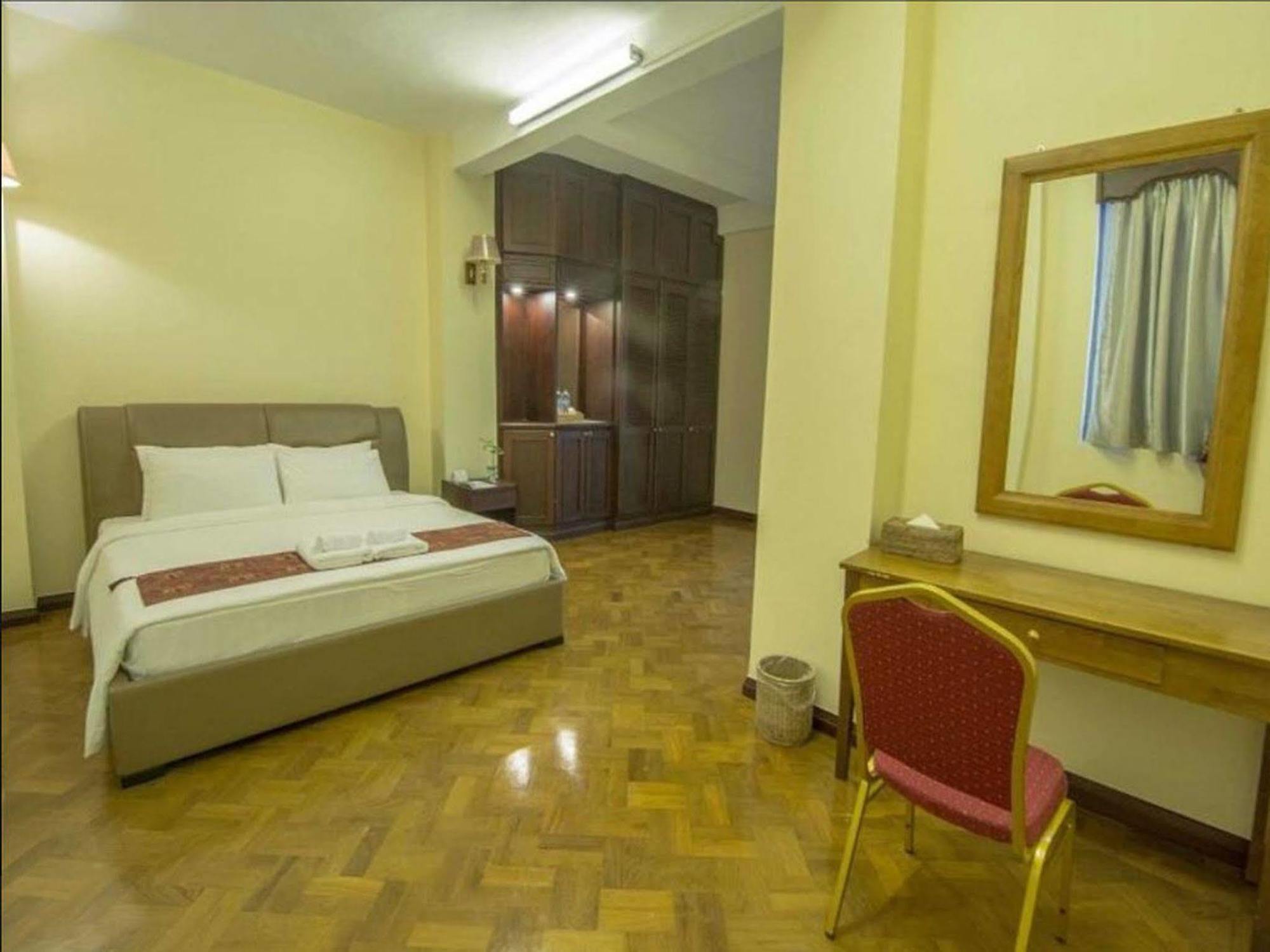 Asia Plaza Hotel Yangon Bagian luar foto