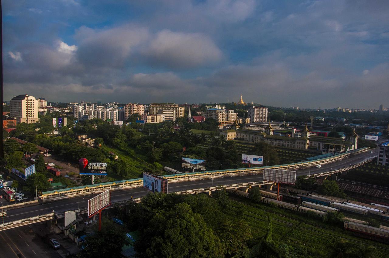 Asia Plaza Hotel Yangon Bagian luar foto