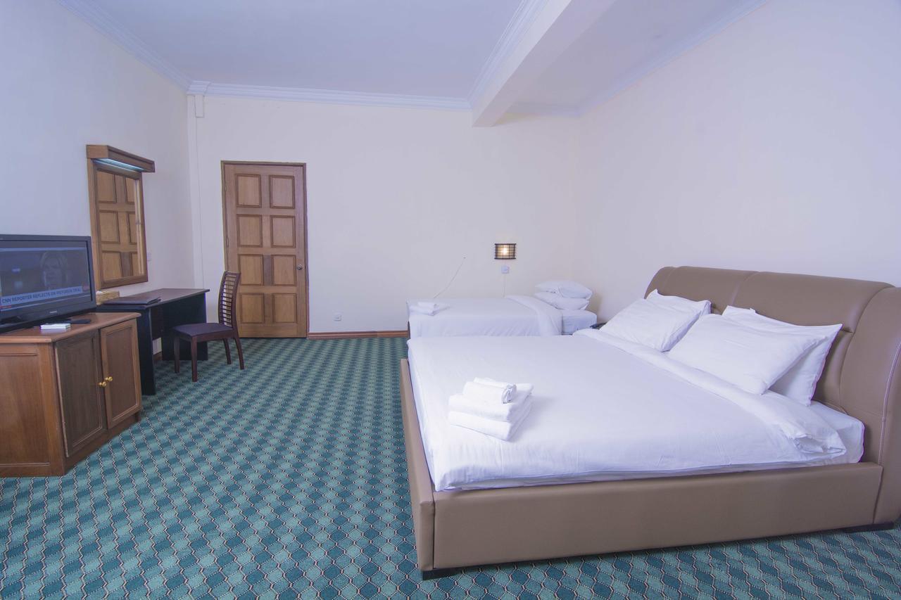 Asia Plaza Hotel Yangon Bagian luar foto