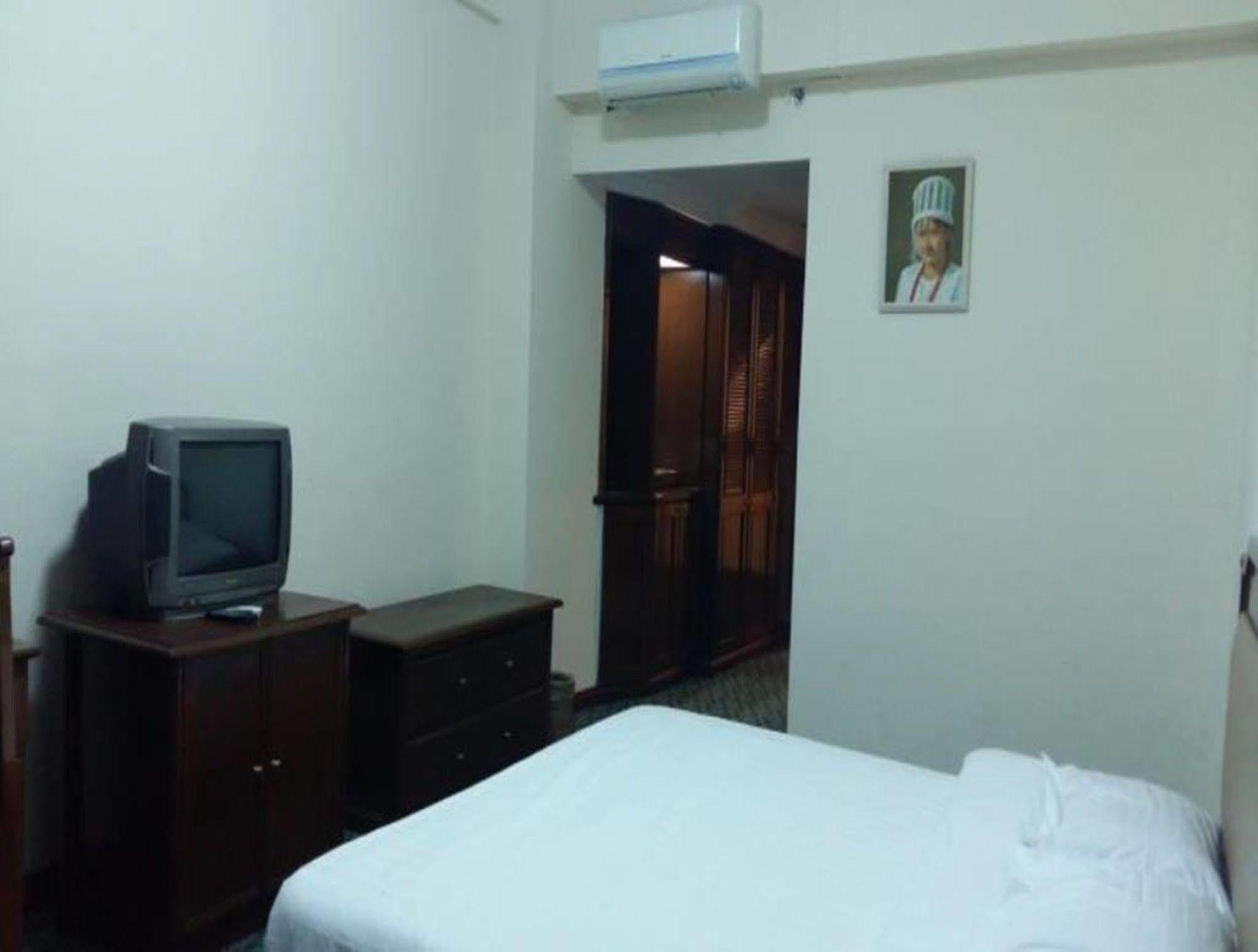 Asia Plaza Hotel Yangon Bagian luar foto