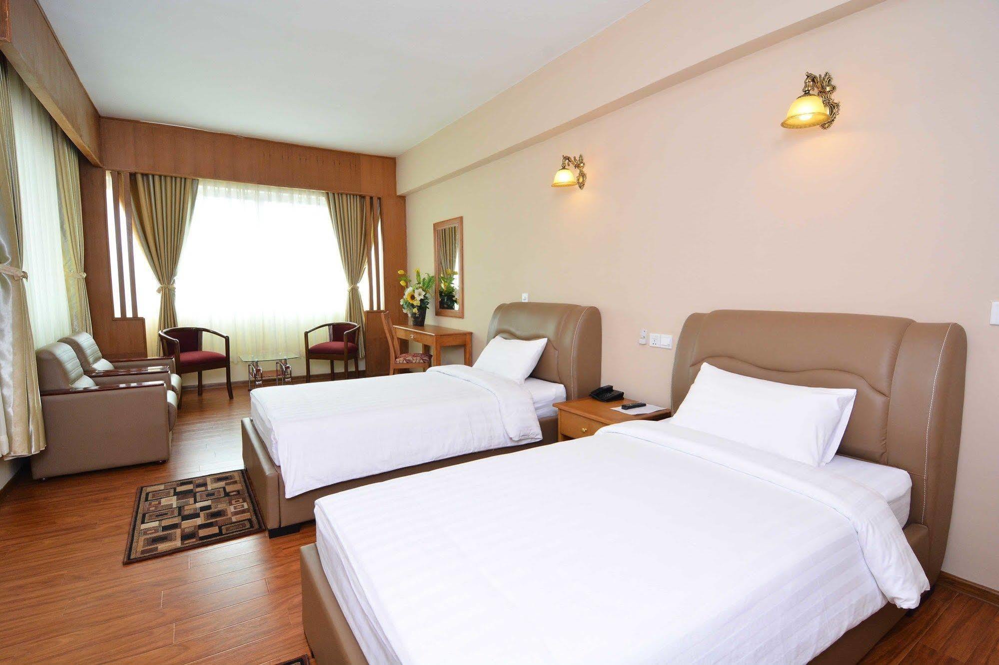 Asia Plaza Hotel Yangon Bagian luar foto