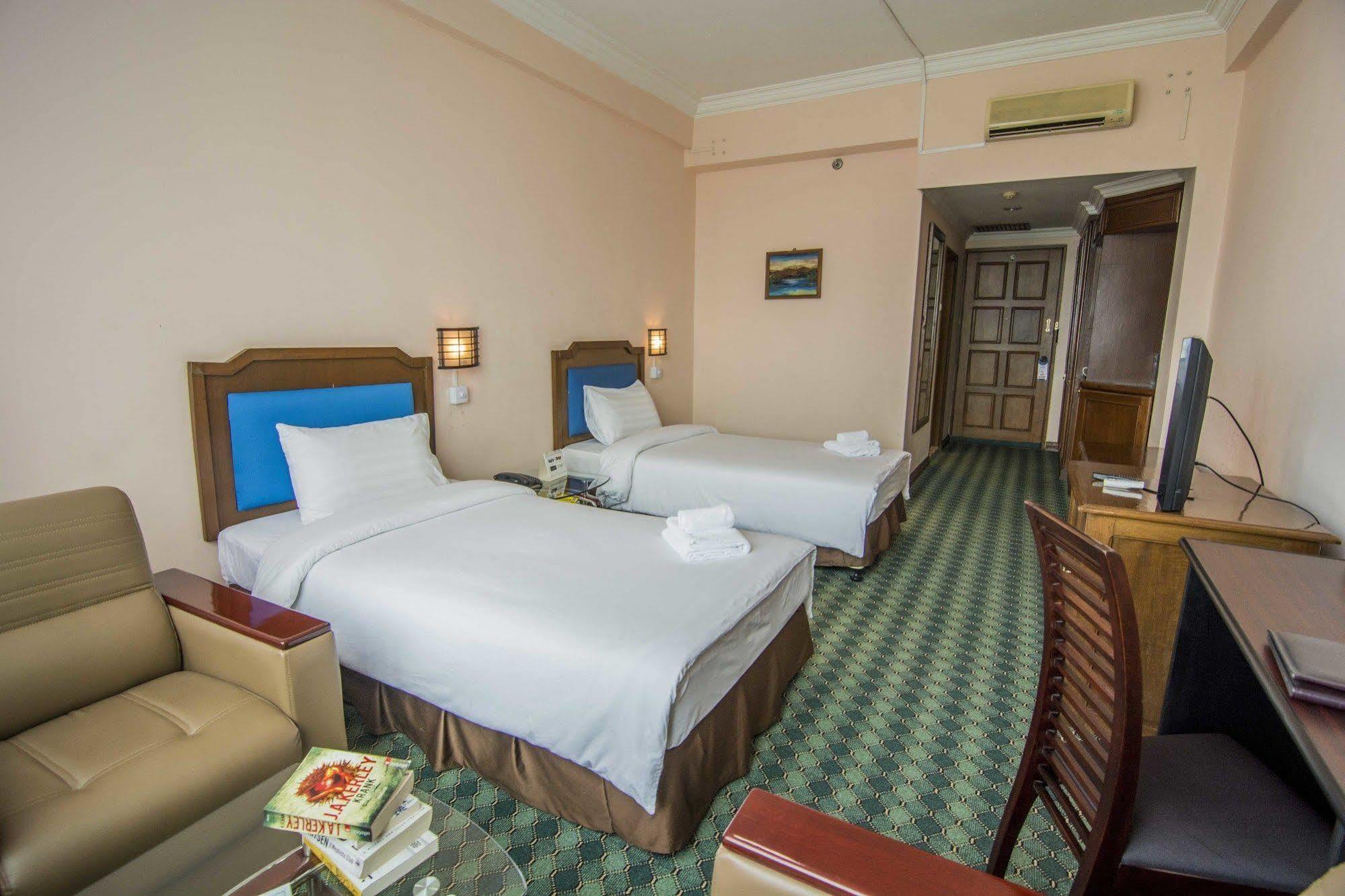 Asia Plaza Hotel Yangon Bagian luar foto