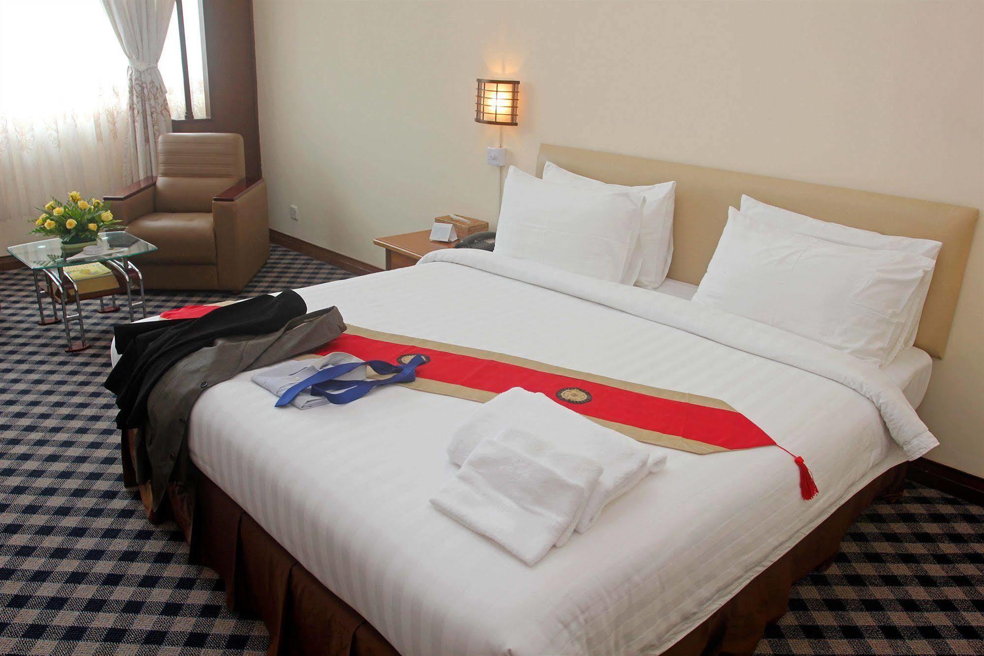 Asia Plaza Hotel Yangon Bagian luar foto