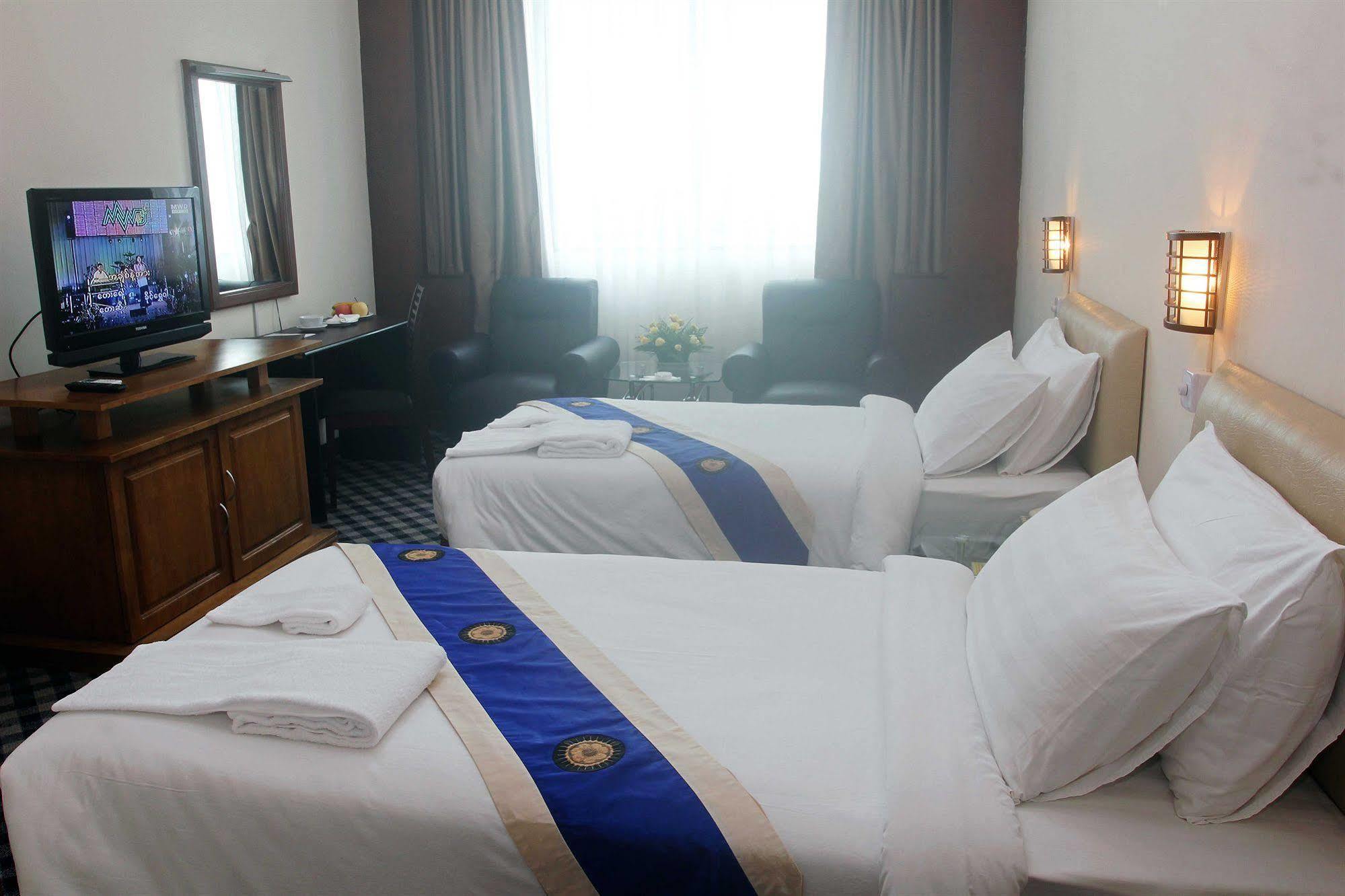 Asia Plaza Hotel Yangon Bagian luar foto