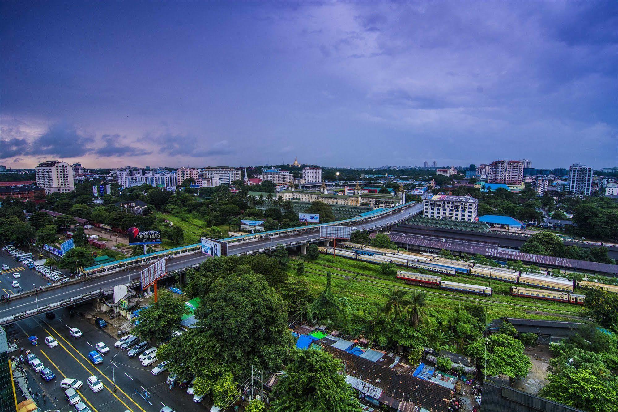 Asia Plaza Hotel Yangon Bagian luar foto