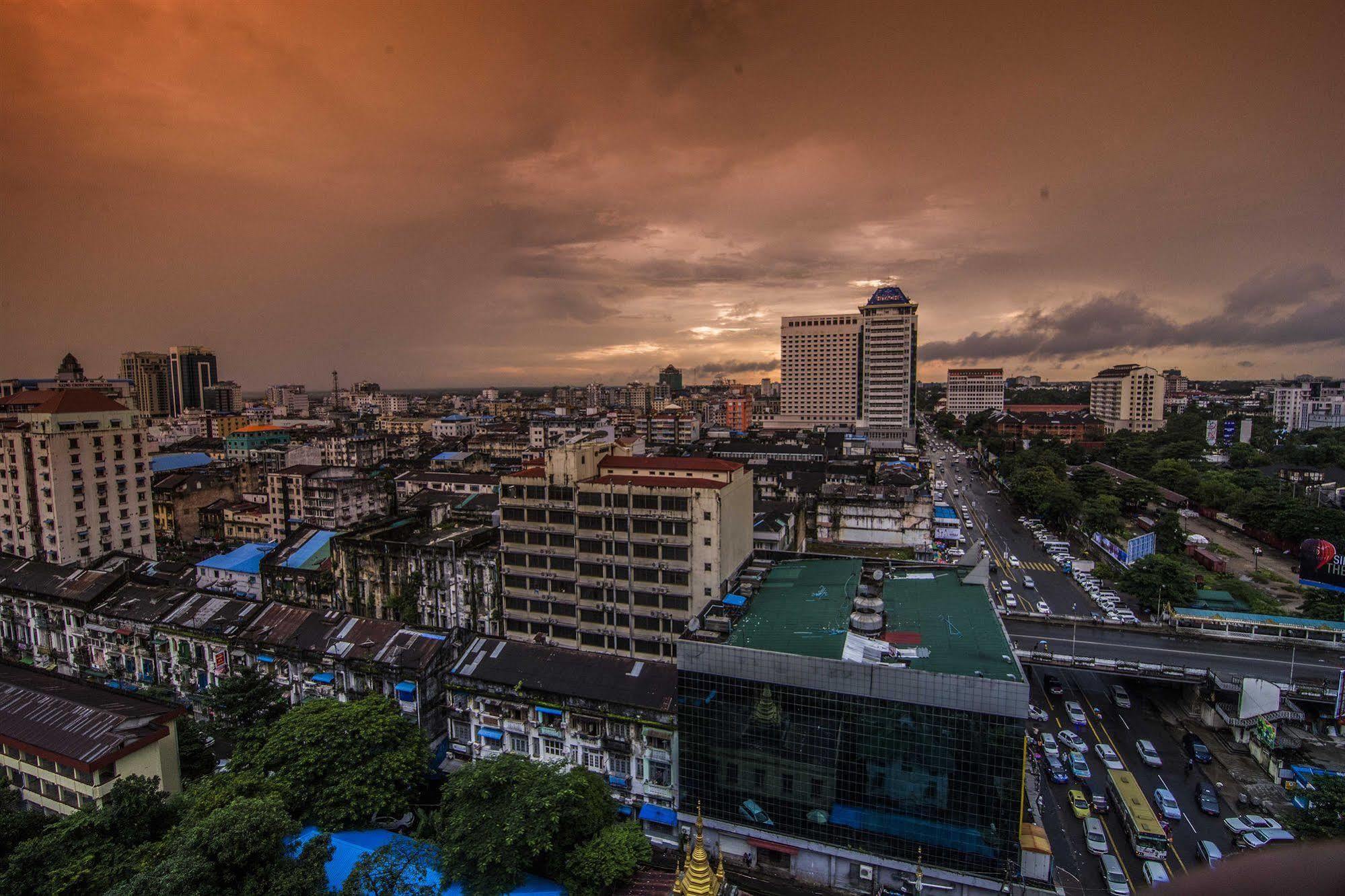 Asia Plaza Hotel Yangon Bagian luar foto